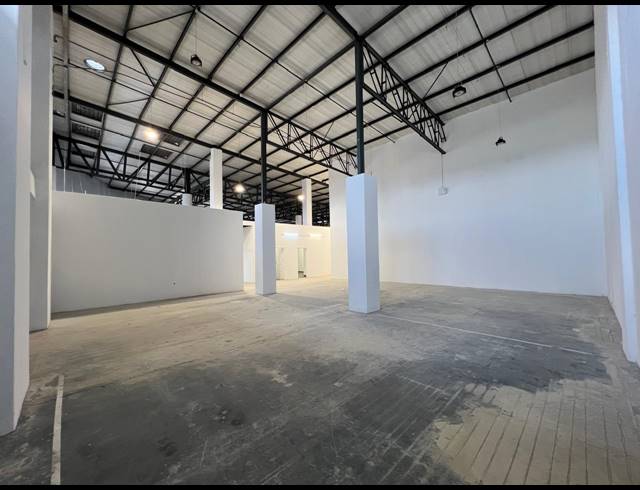 915M² WAREHOUSE TO LET IN LASER PARK
